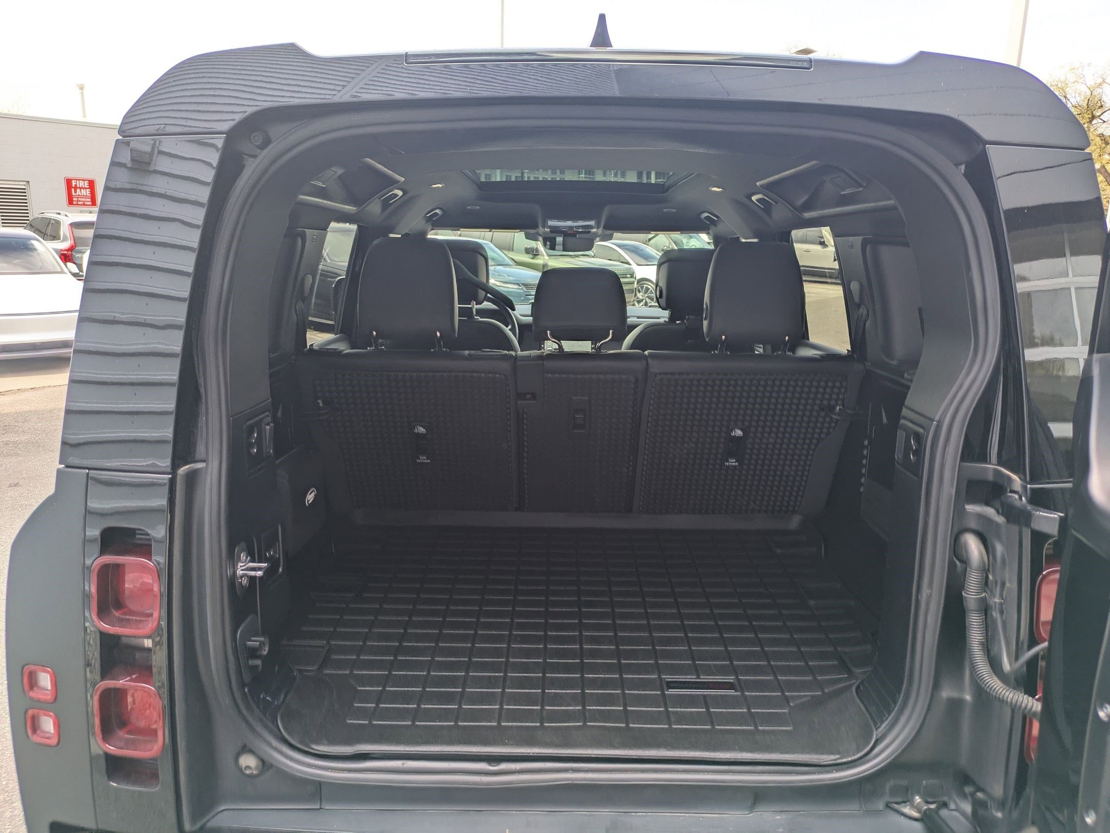 2025 Land Rover Defender 110 X-Dynamic SE