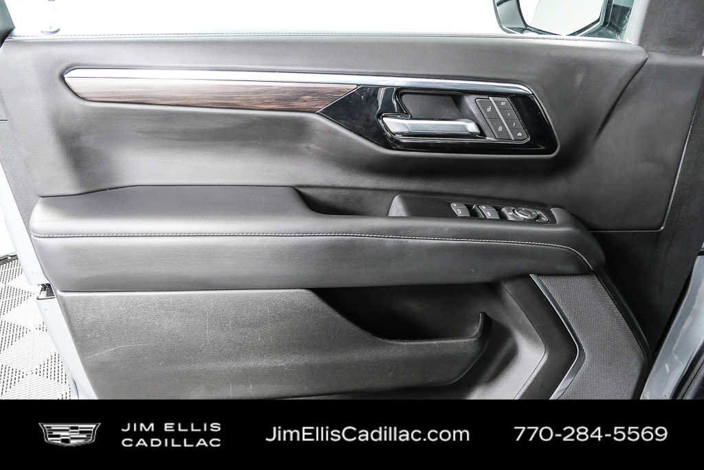 2025 Chevrolet Suburban LT