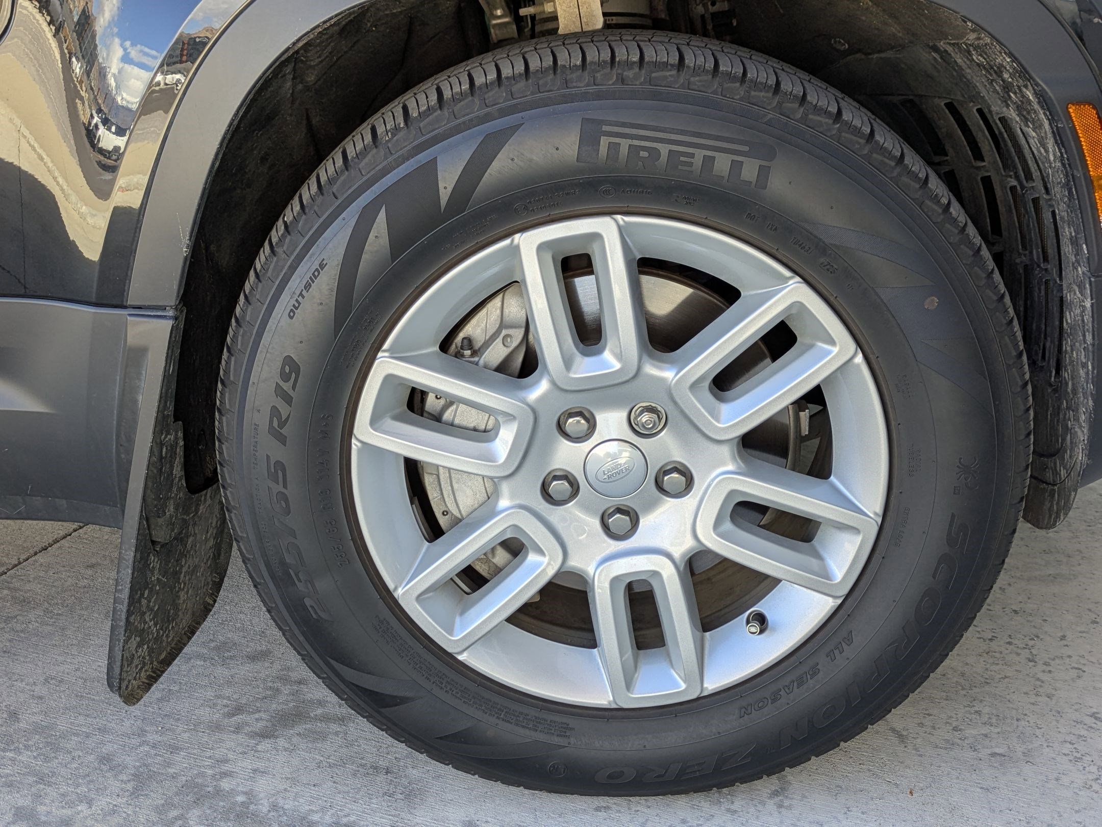 2025 Land Rover Defender 110 S