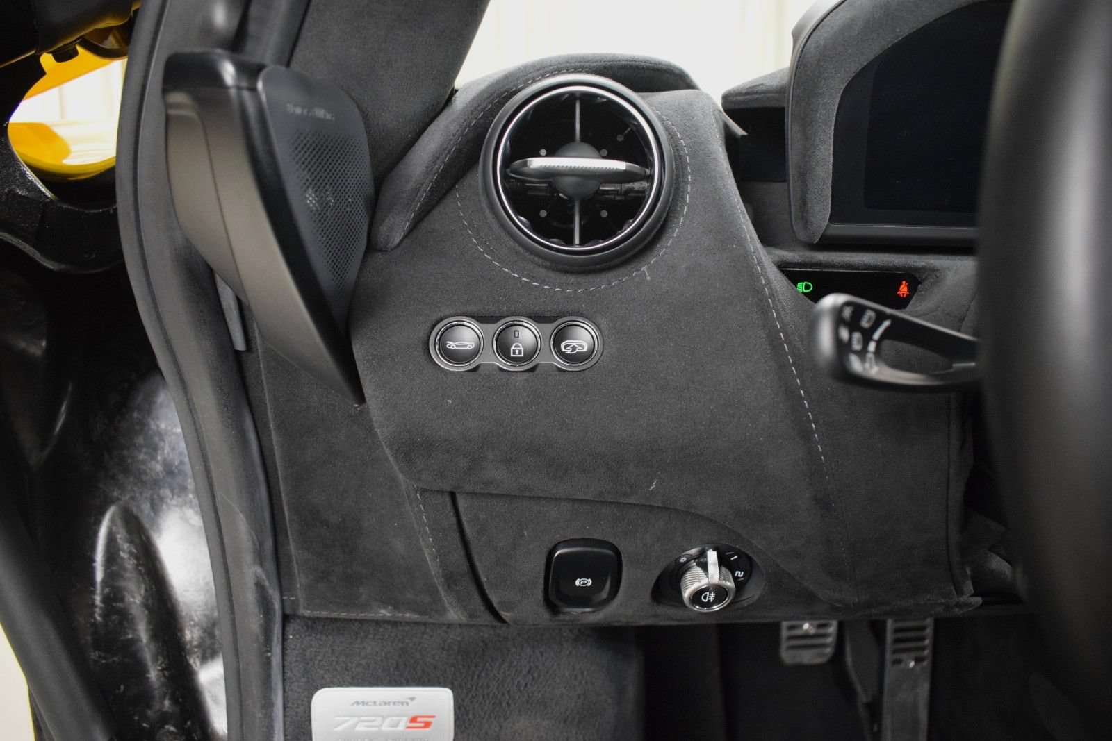 Used 2020 McLaren 720S Performance photo 27