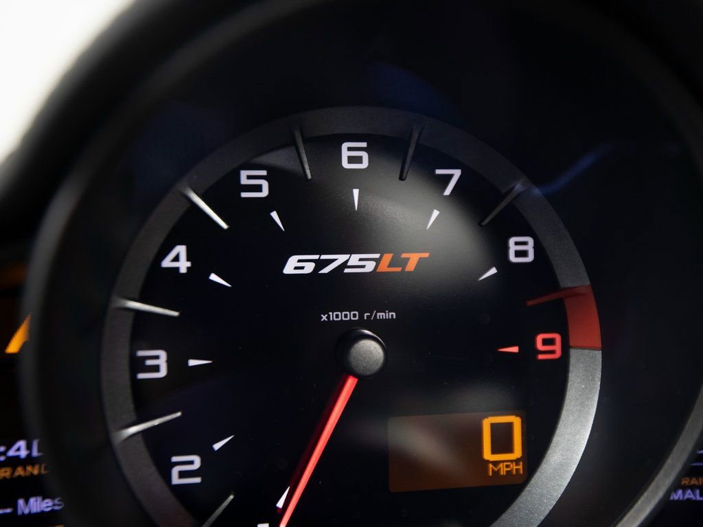 Used 2016 McLaren 675LT Spider photo 19