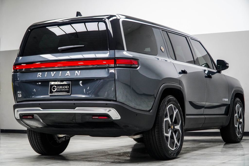 2024 Rivian R1S Adventure