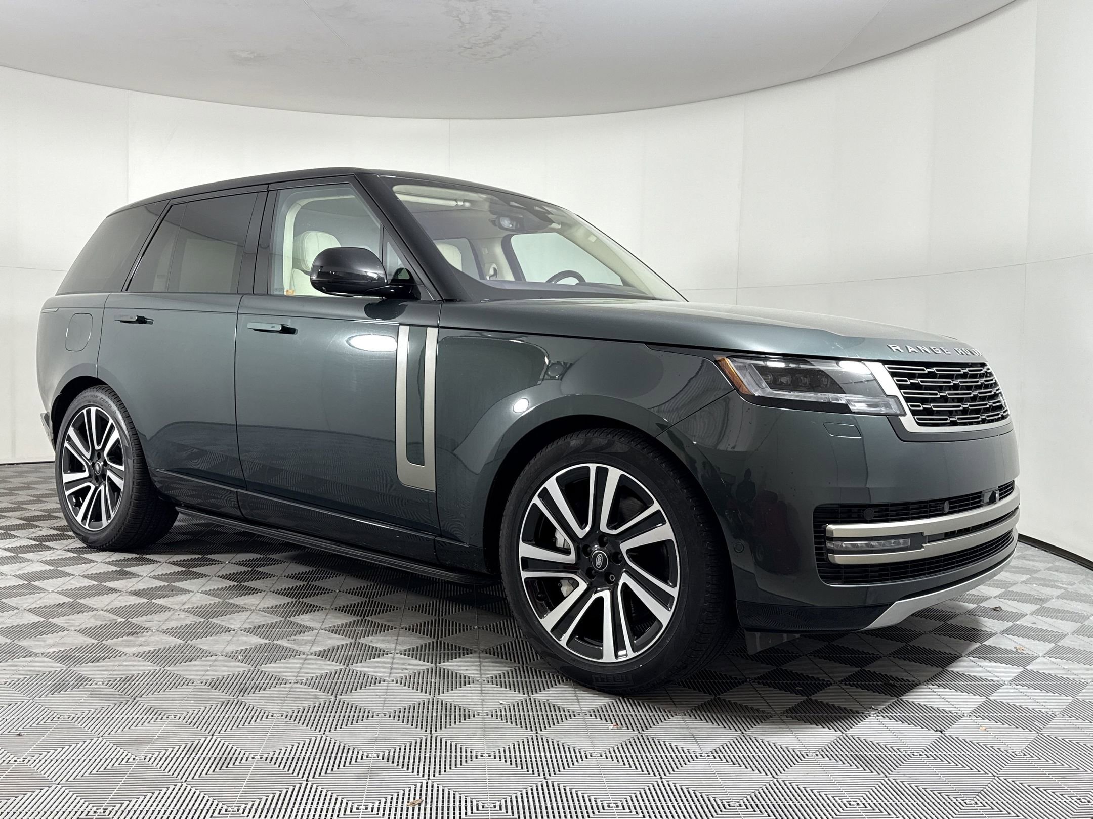 2023 Land Rover Range Rover SE