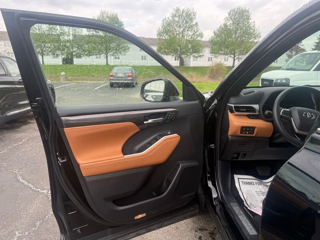2025 Toyota Highlander Platinum