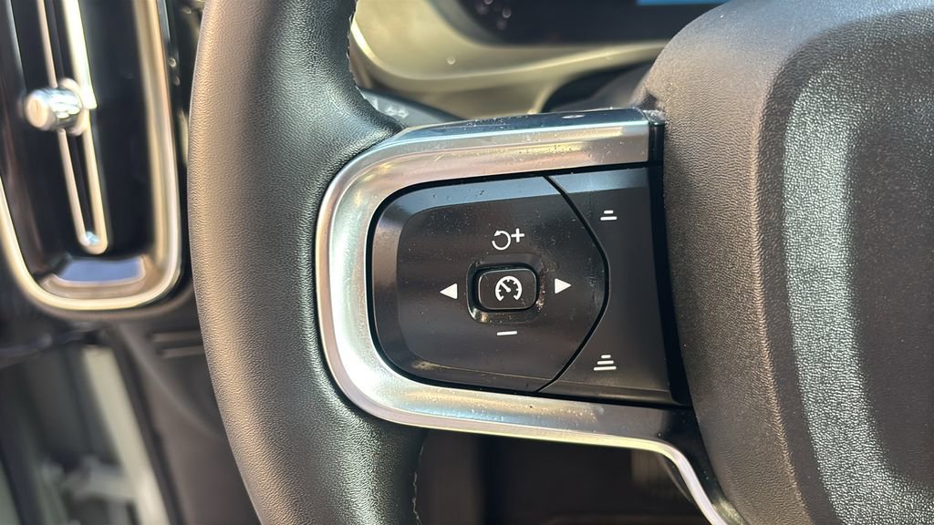 2024 Volvo Xc40 B5 Core