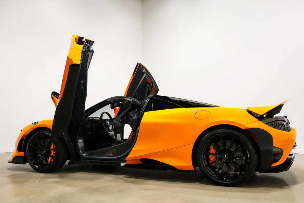 Used 2022 McLaren 765LT photo 23