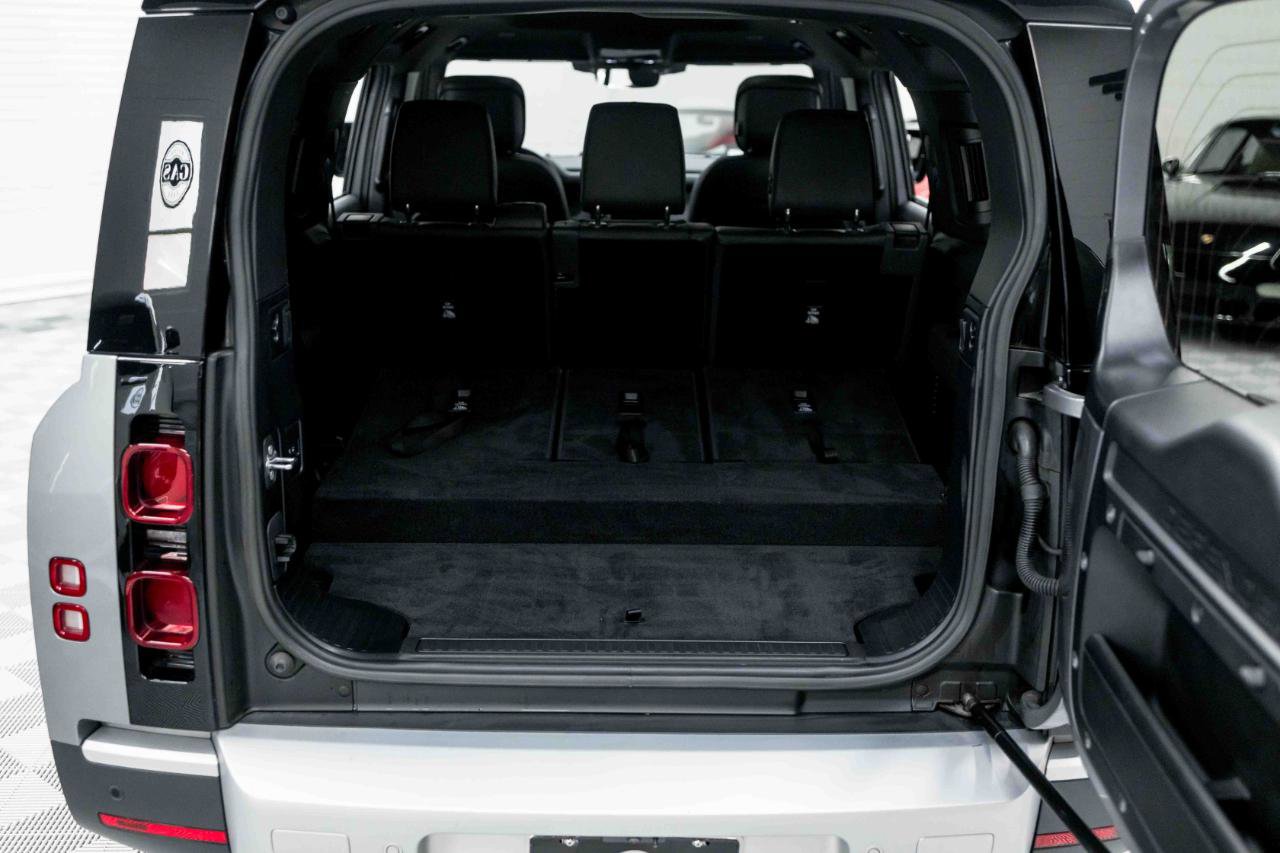 2023 Land Rover Defender 130 SE