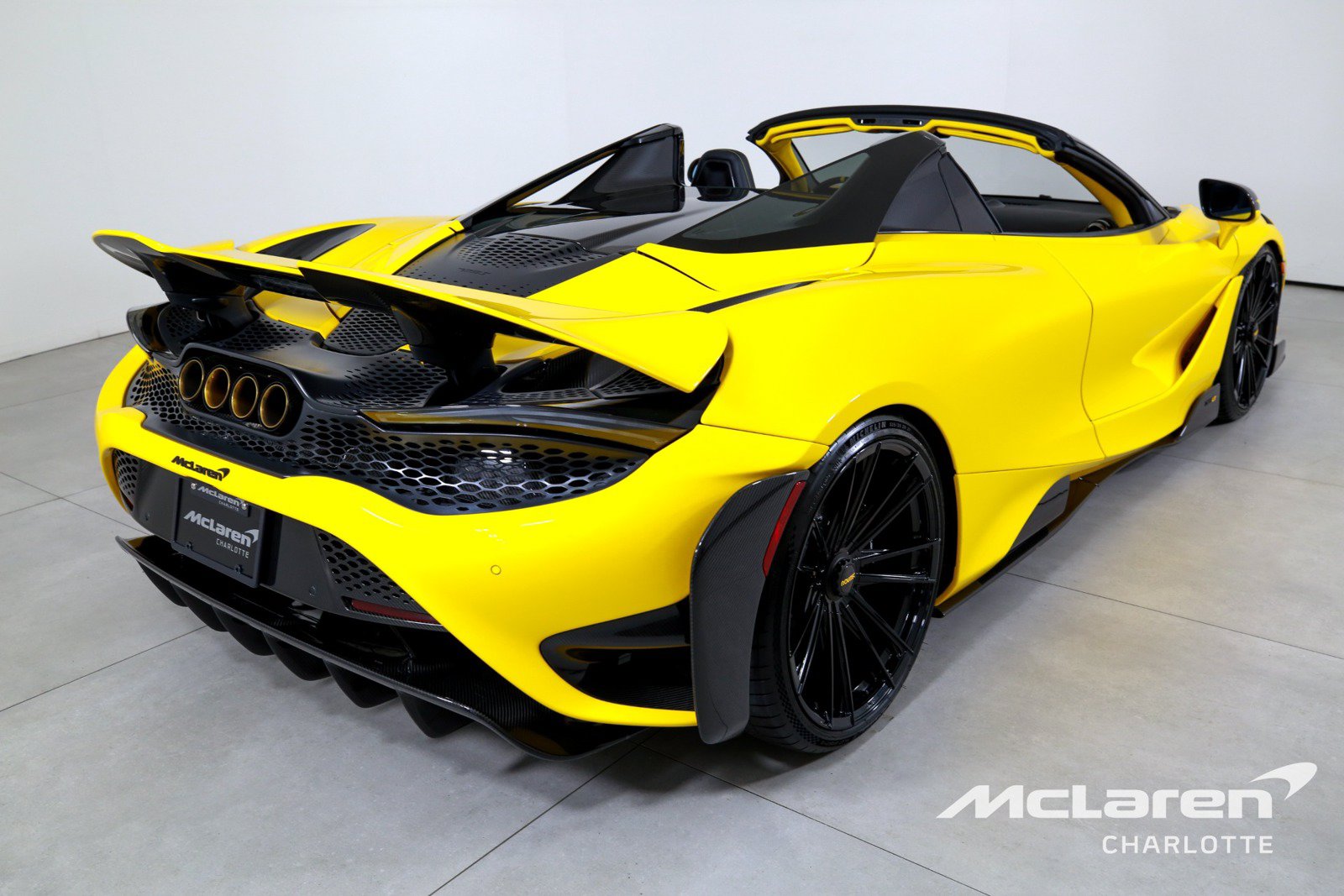 Used 2022 McLaren 765LT photo 10