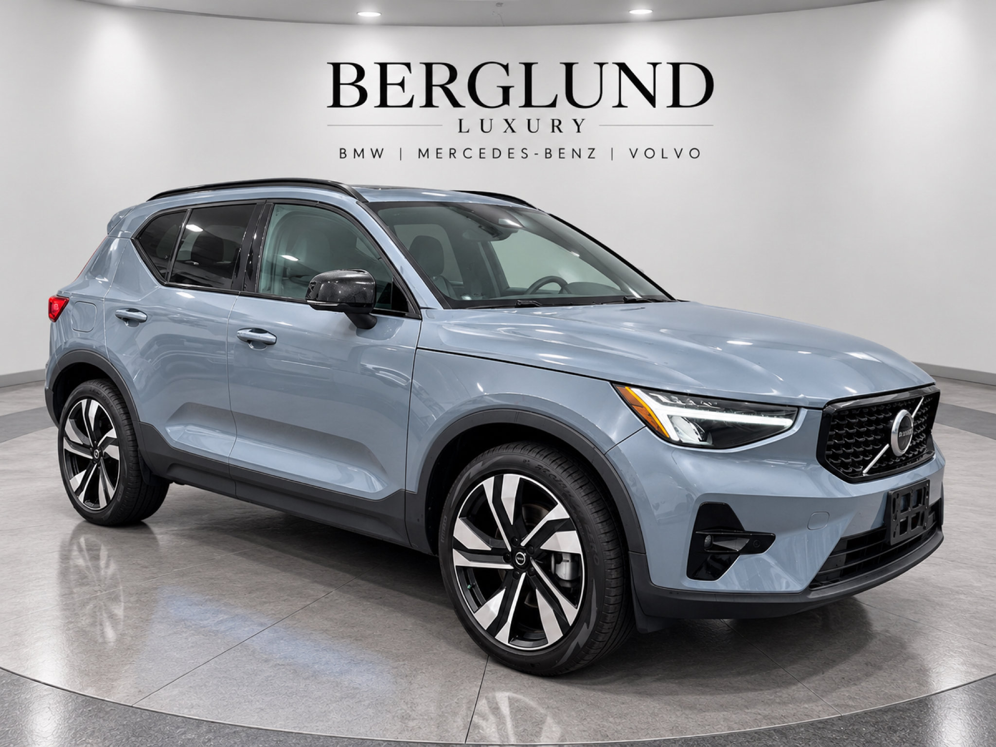 Used 2023 Volvo XC40 B5 Plus w/ Climate Package