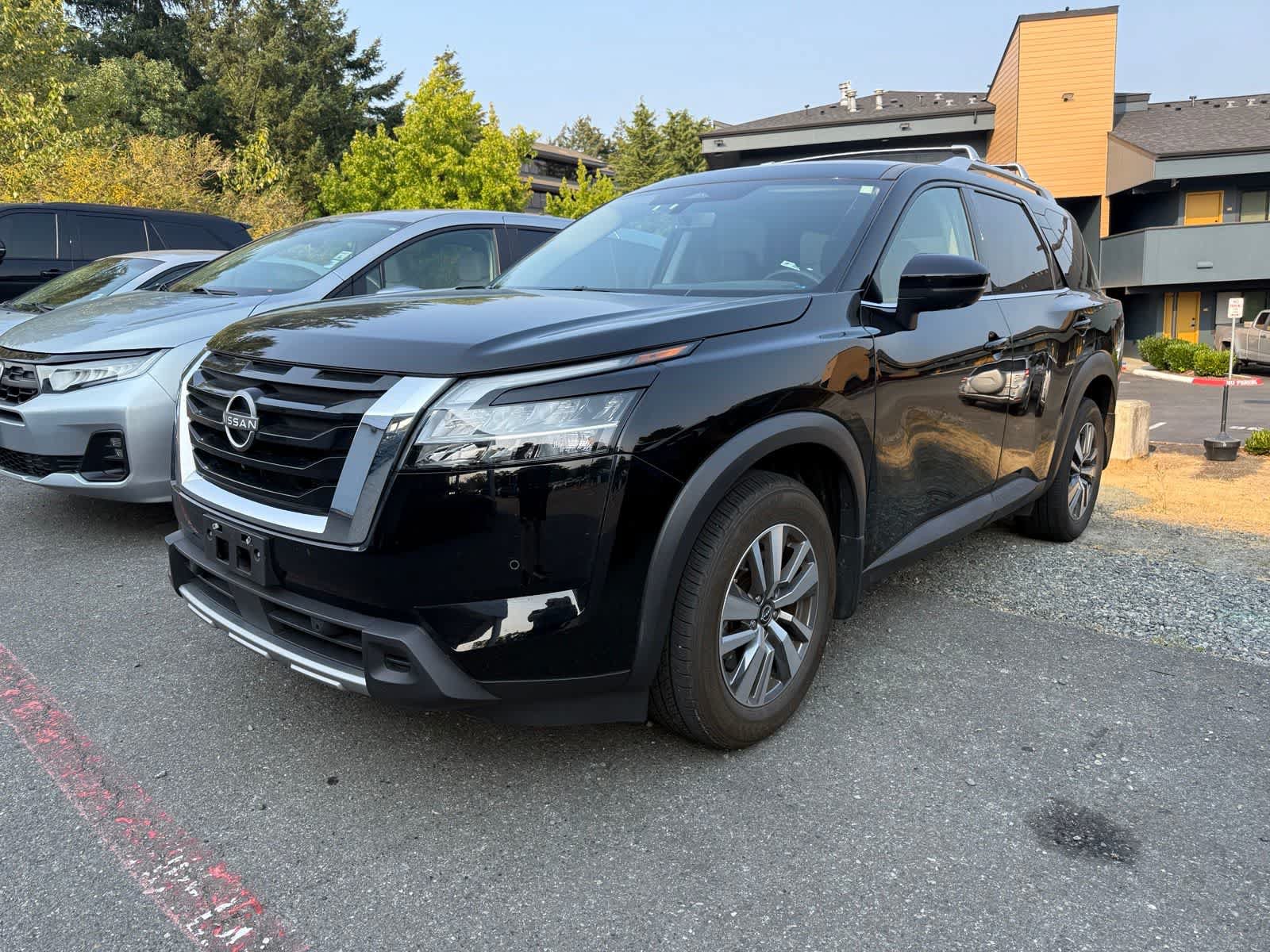 Used 2023 Nissan Pathfinder SL