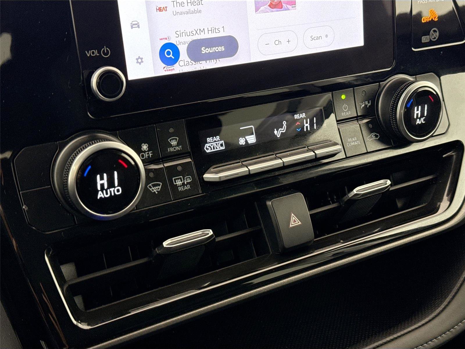 2025 Toyota Highlander LE