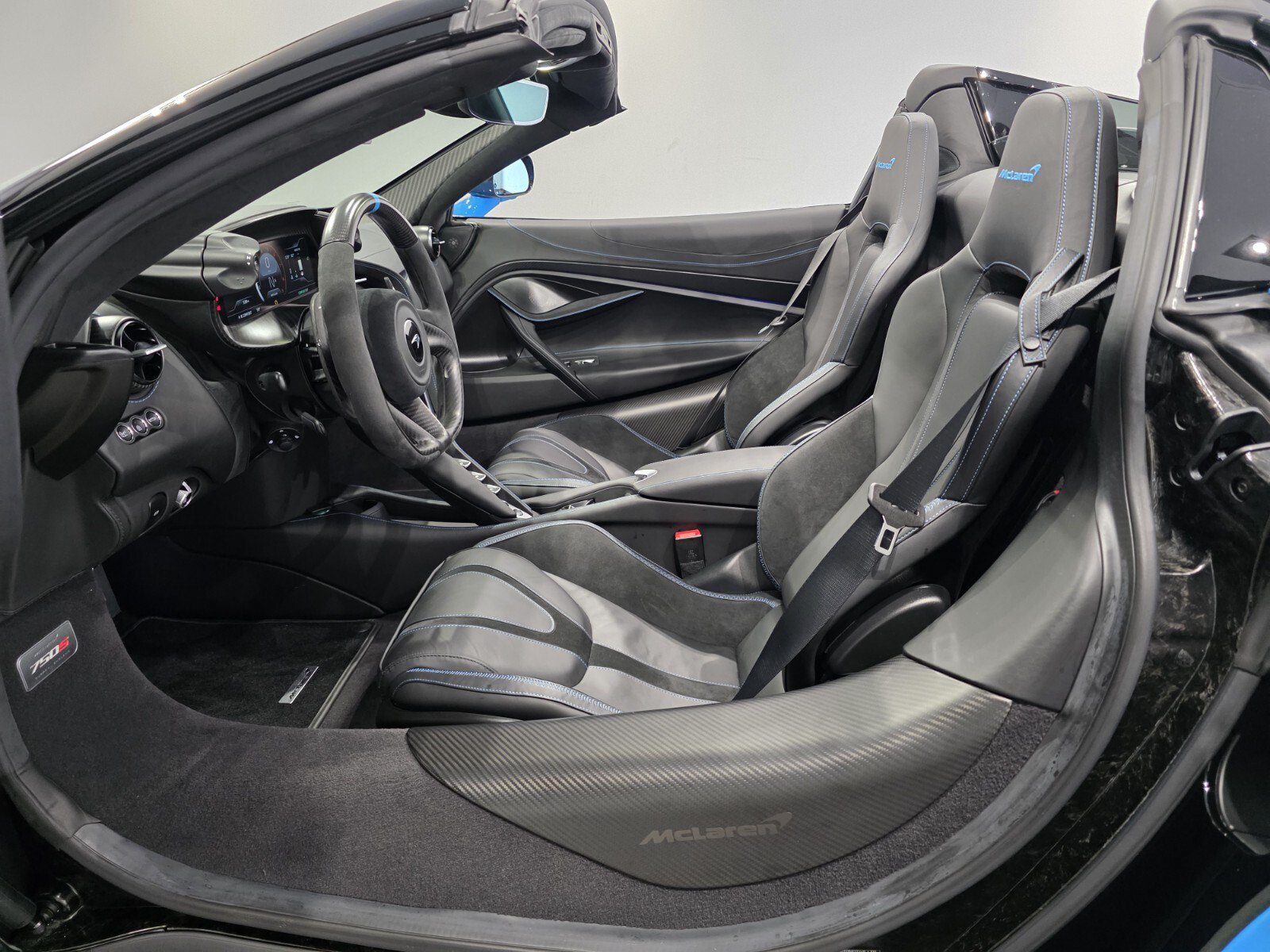 Used 2024 McLaren 750S Spider photo 6