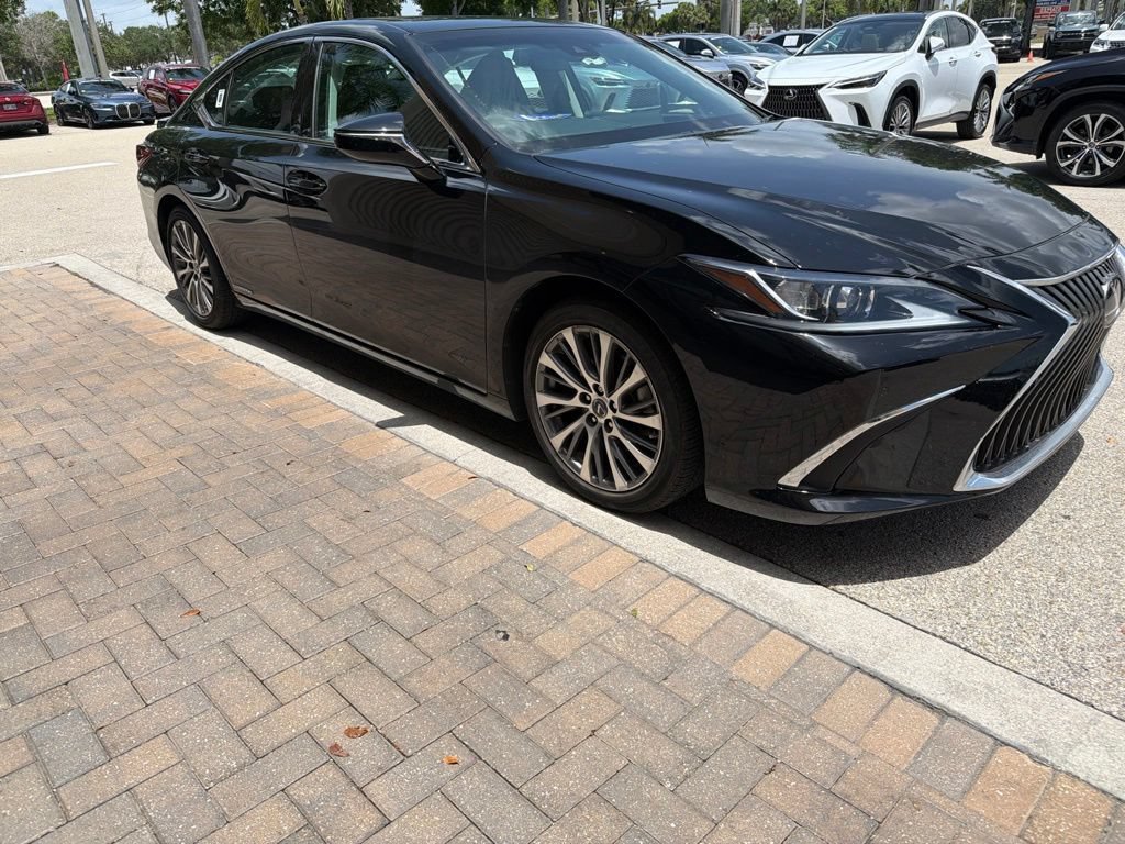 Used 2019 Lexus ES 300h w/ Premium Package