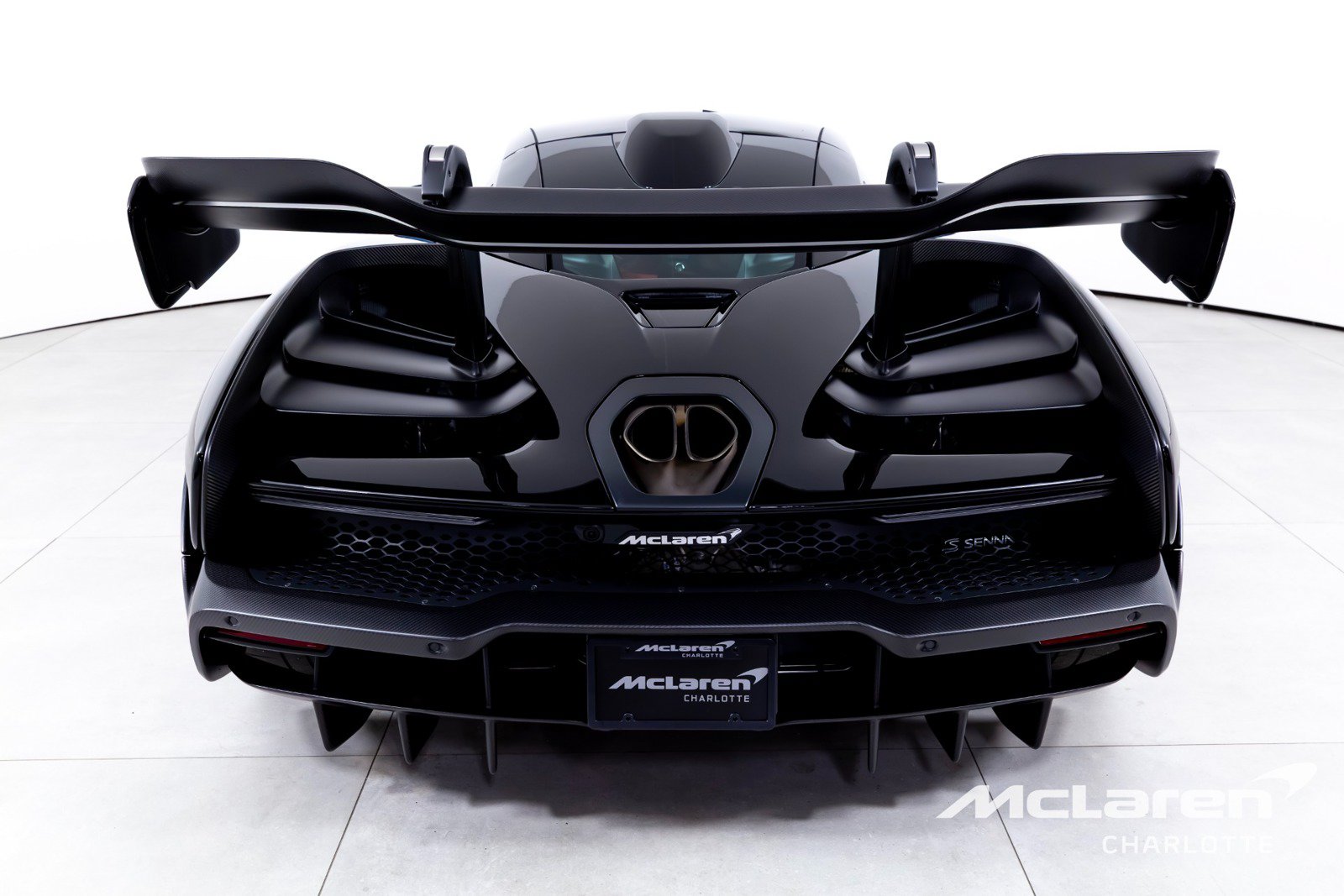 Used 2019 McLaren Senna photo 8