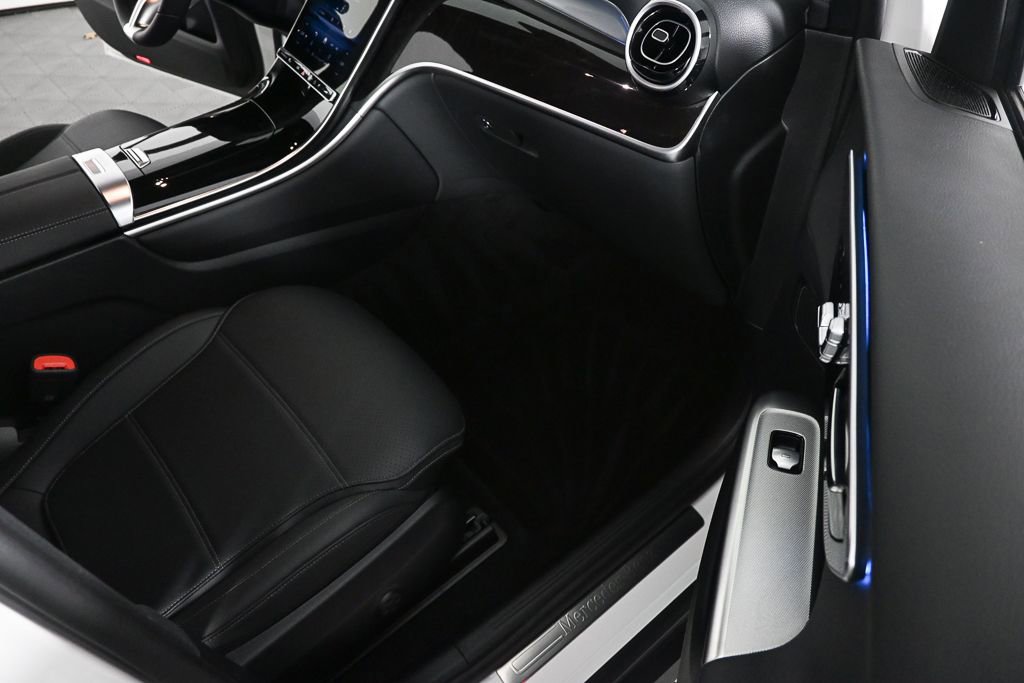 2025 Mercedes-Benz GLC 300 4MATIC