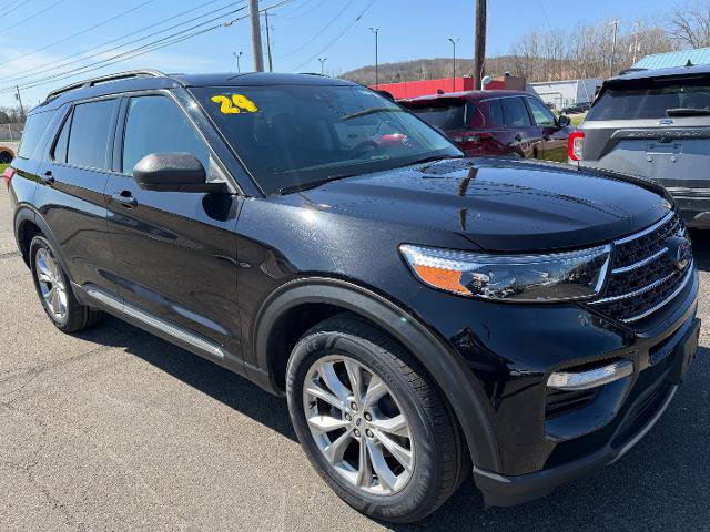 Certified 2024 Ford Explorer XLT w/ Equipment Group 202A