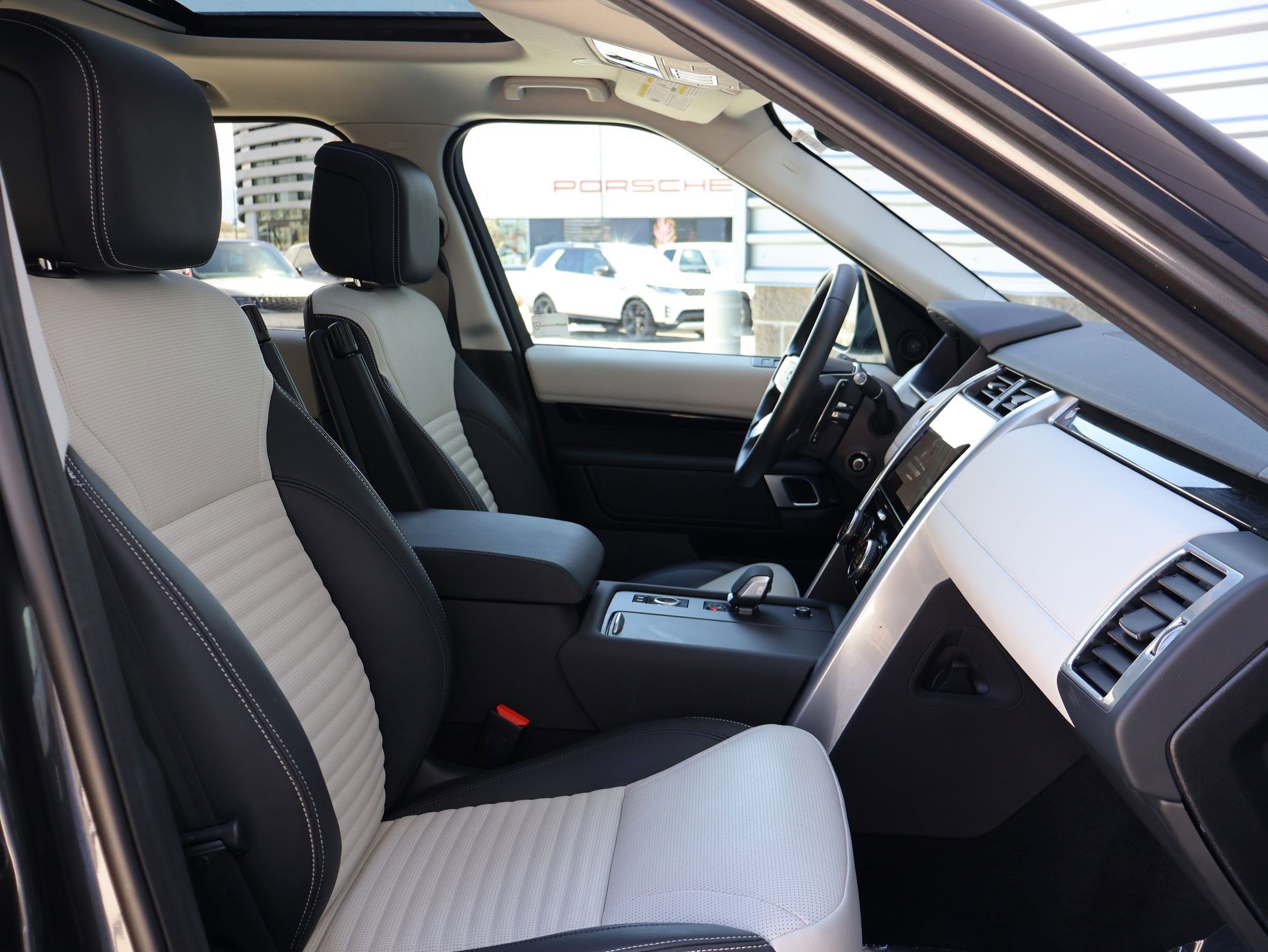 2025 Land Rover Discovery S