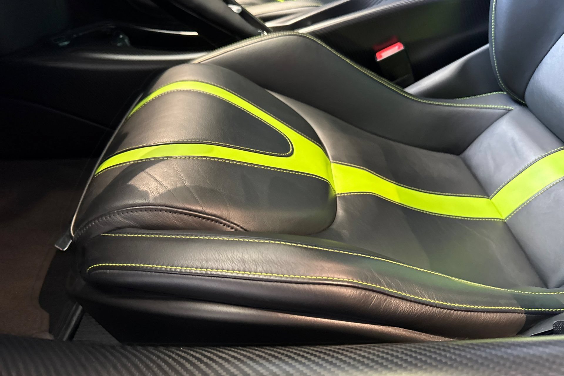 Used 2022 McLaren 765LT photo 15