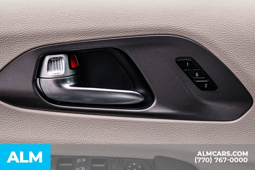 2024 Chrysler Pacifica Select