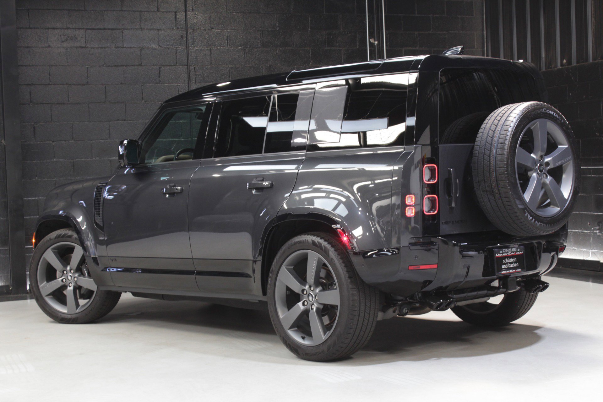 2025 Land Rover Defender 110 V8