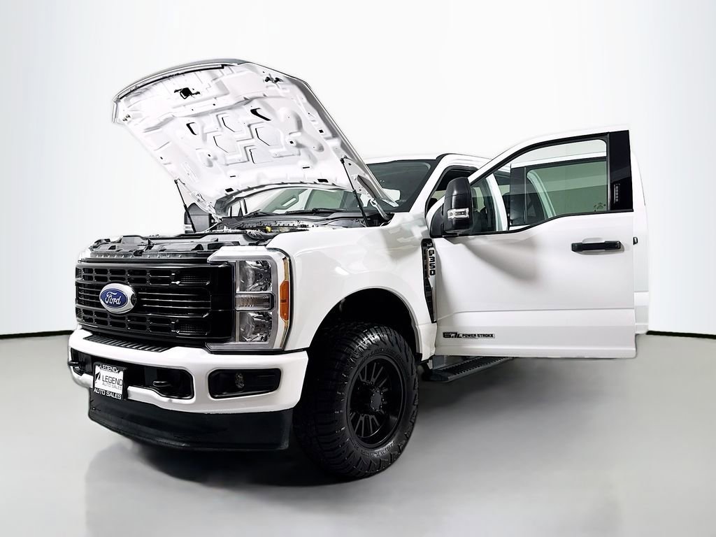 2023 Ford F350 XLT