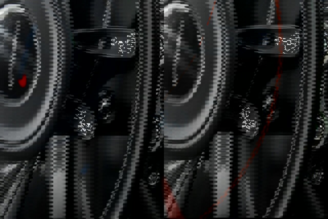 Used 2018 McLaren 720S Performance photo 32