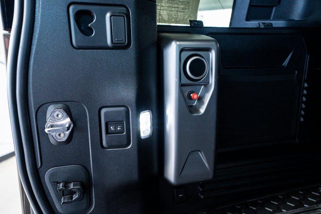 2025 Land Rover Defender 110 X