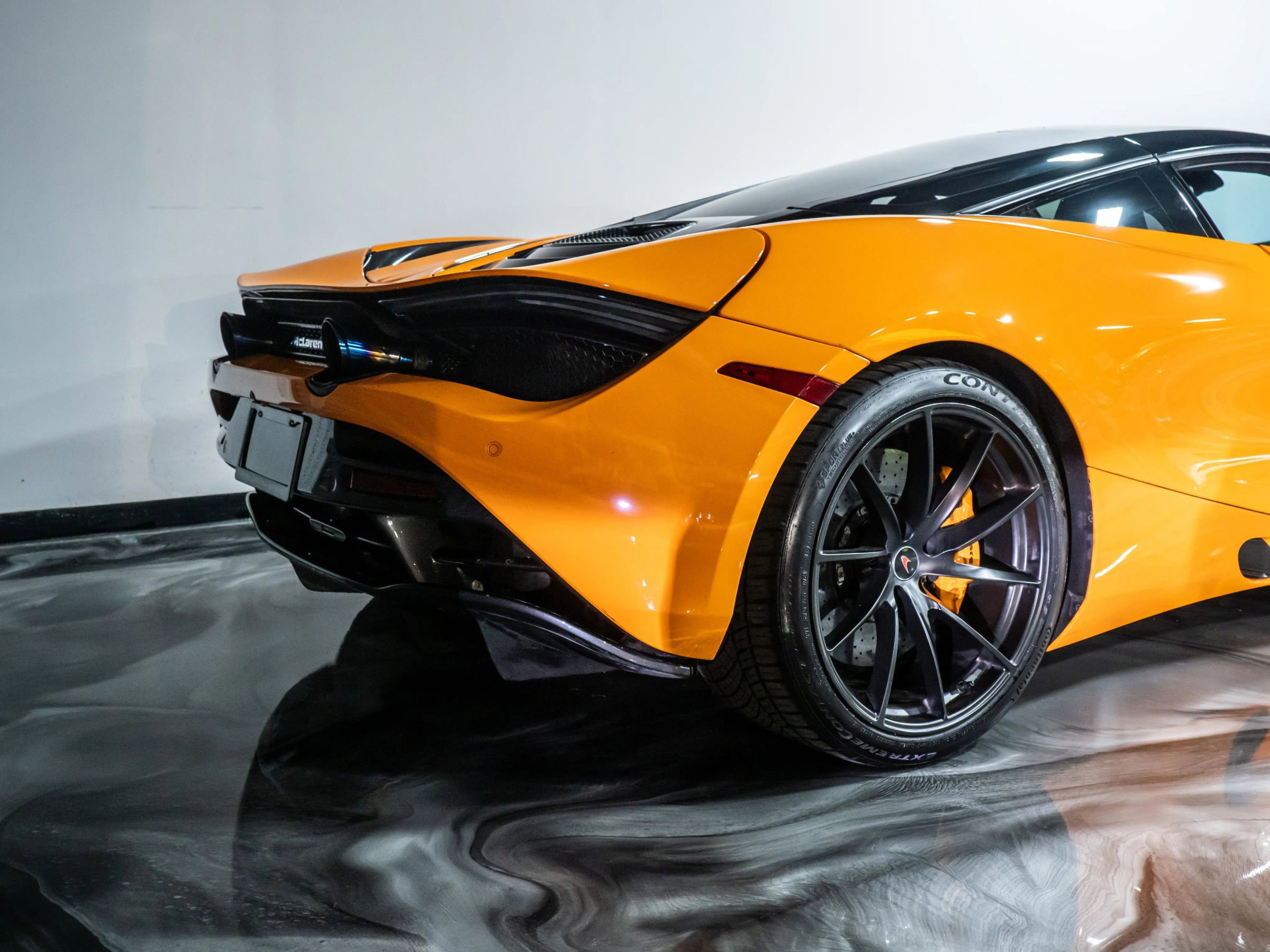 Used 2018 McLaren 720S Performance photo 10