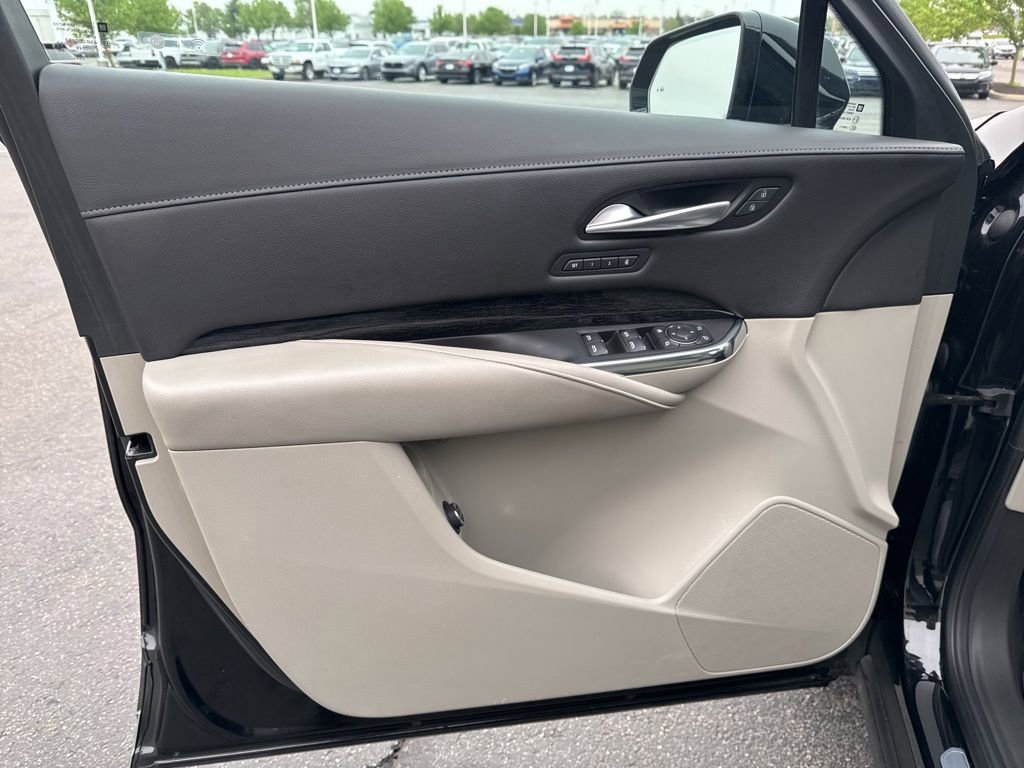 2023 Cadillac XT4 Premium Luxury