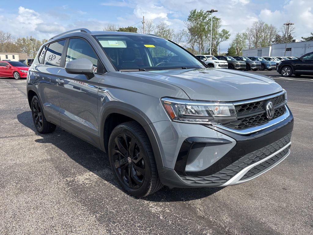 Used 2023 Volkswagen Taos SE w/ Panoramic Sunroof Package