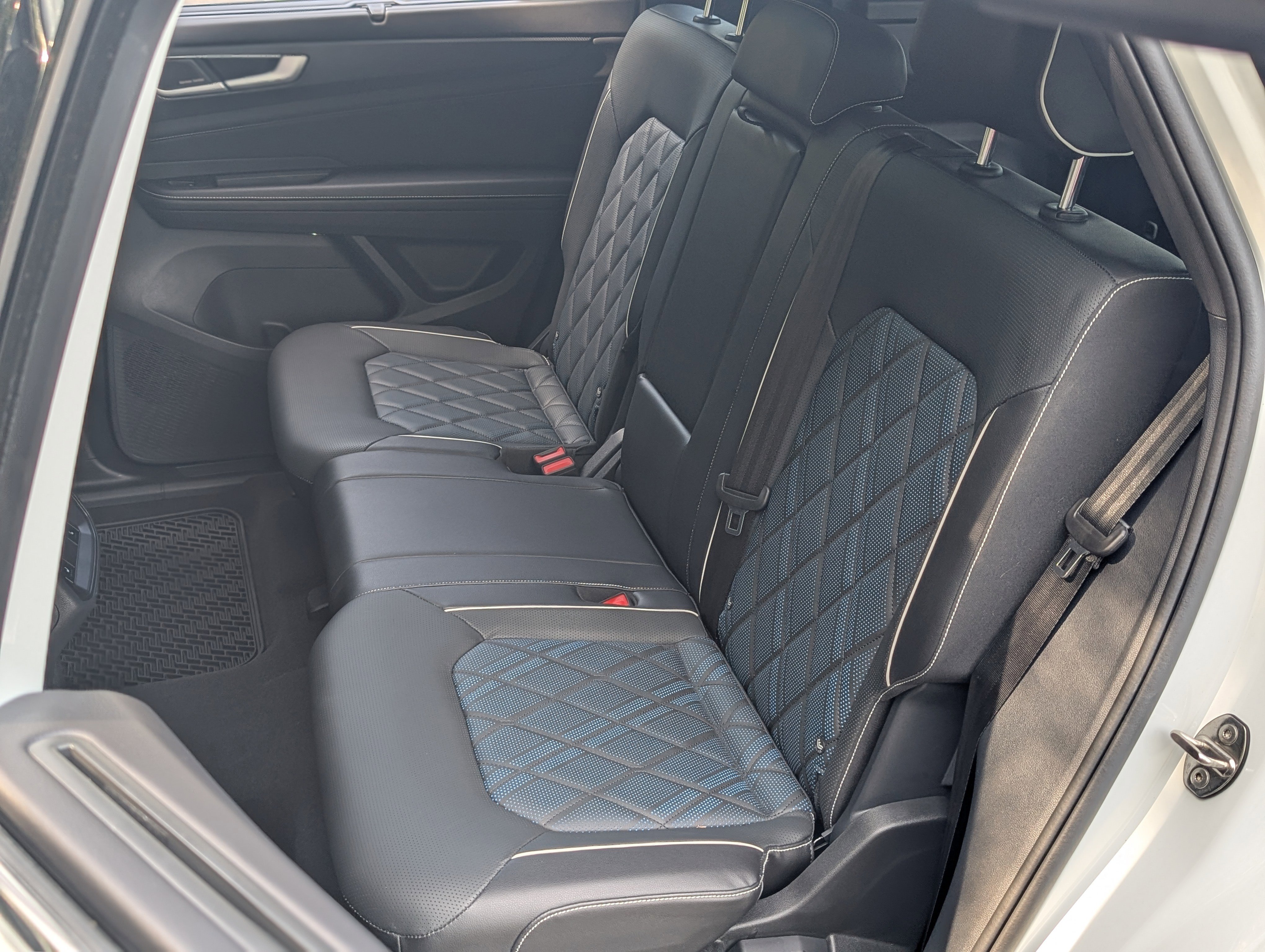 2024 Volkswagen Atlas Cross Sport SEL Premium R-Line