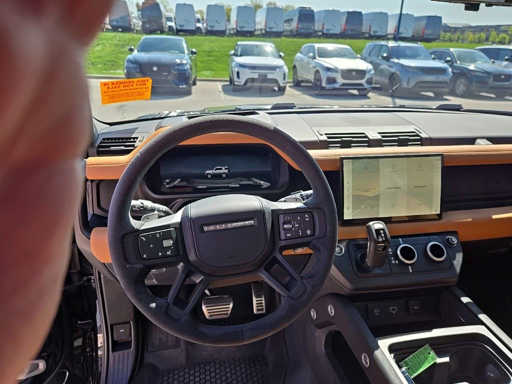 2024 Land Rover Defender 90 V8