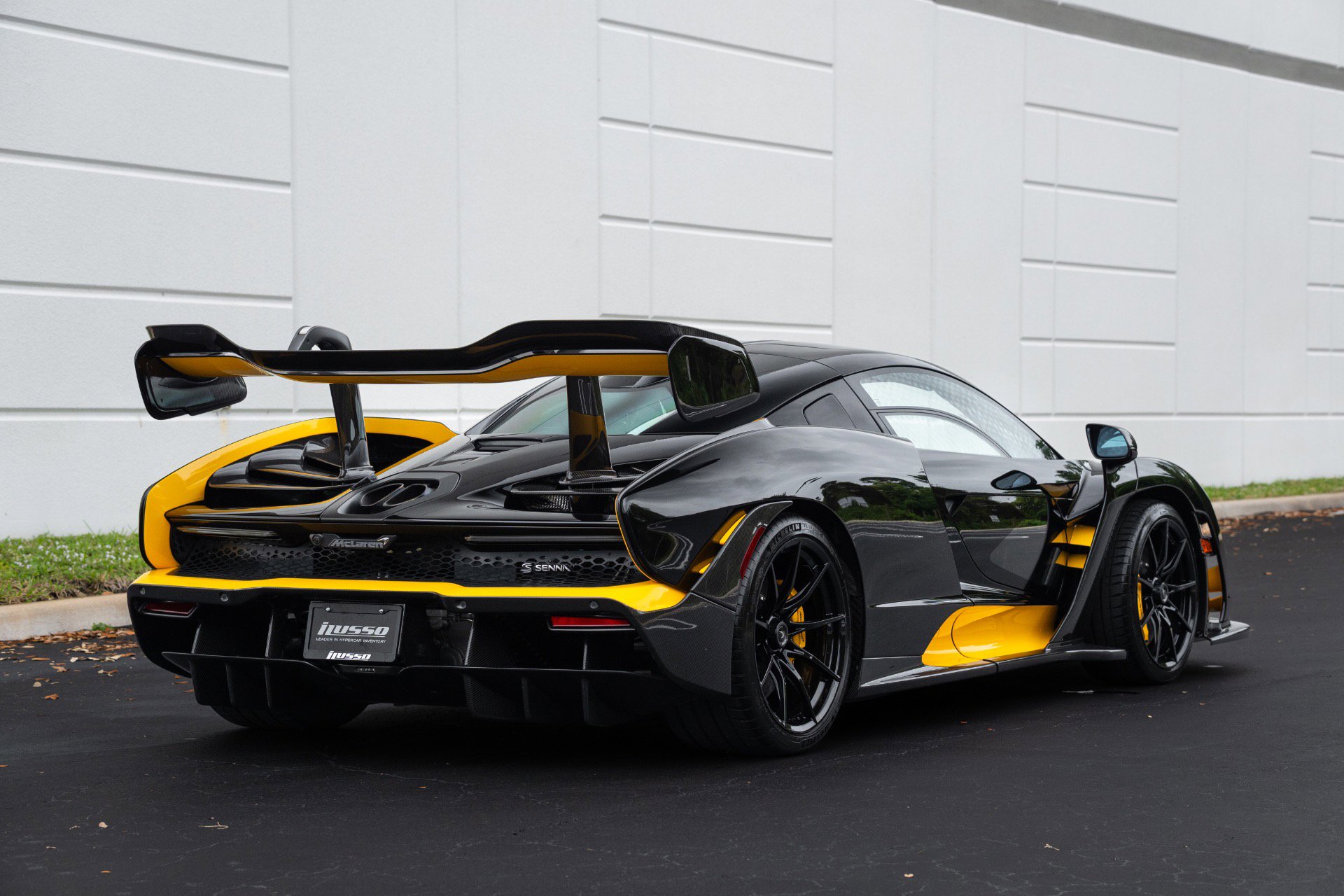 Used 2019 McLaren Senna photo 32