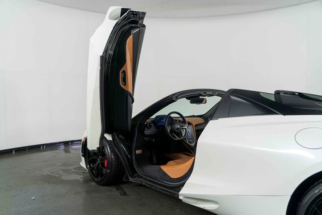 Used 2020 McLaren 720S Luxury photo 18