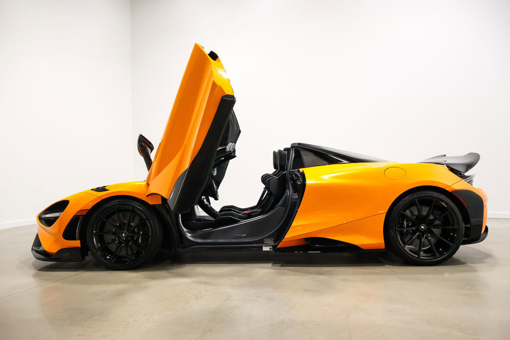 Used 2022 McLaren 765LT photo 17