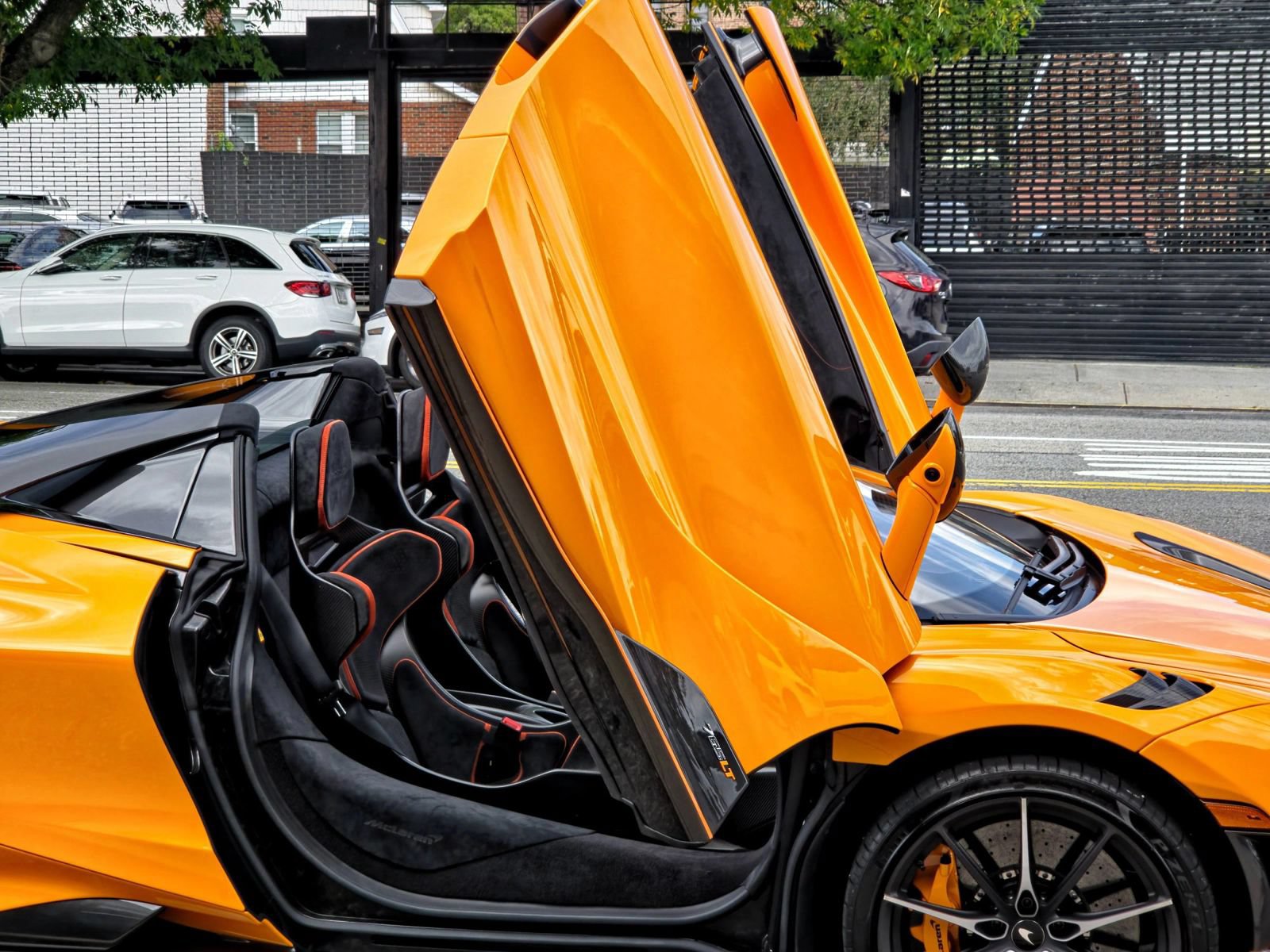 Used 2022 McLaren 765LT photo 22