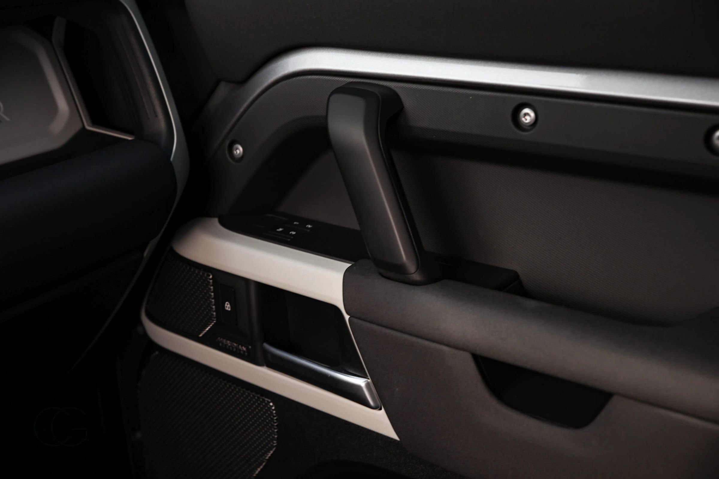 2022 Land Rover Defender 110 SE