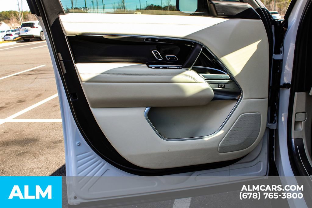 2025 Land Rover Range Rover Long Wheelbase SE