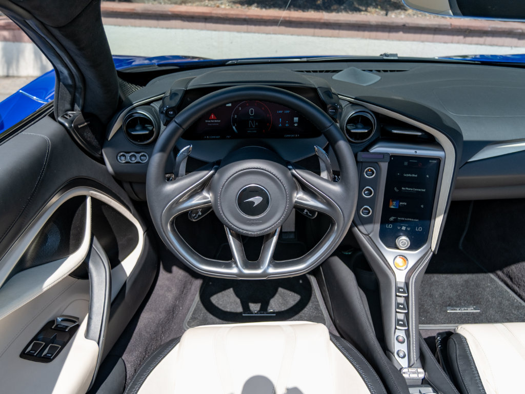 Used 2025 McLaren 750S Spider photo 8