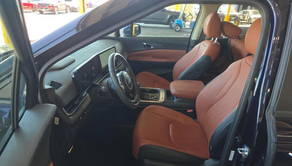 2025 Kia Carnival EX