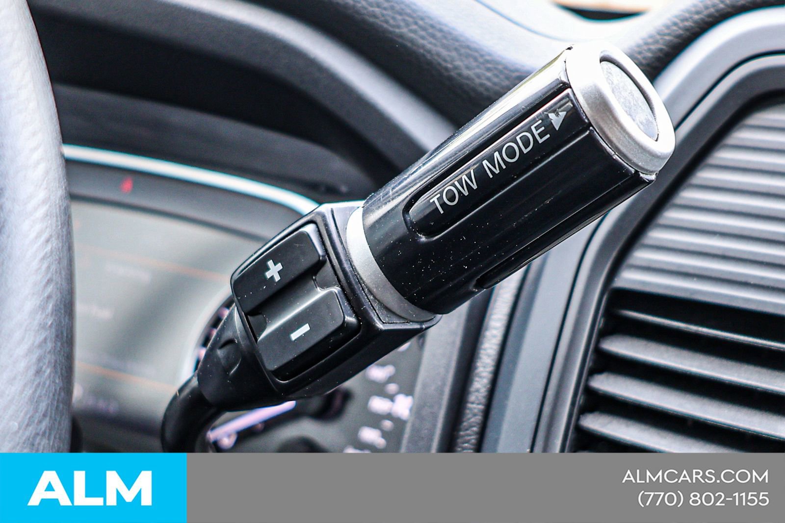 2023 Nissan Titan SV