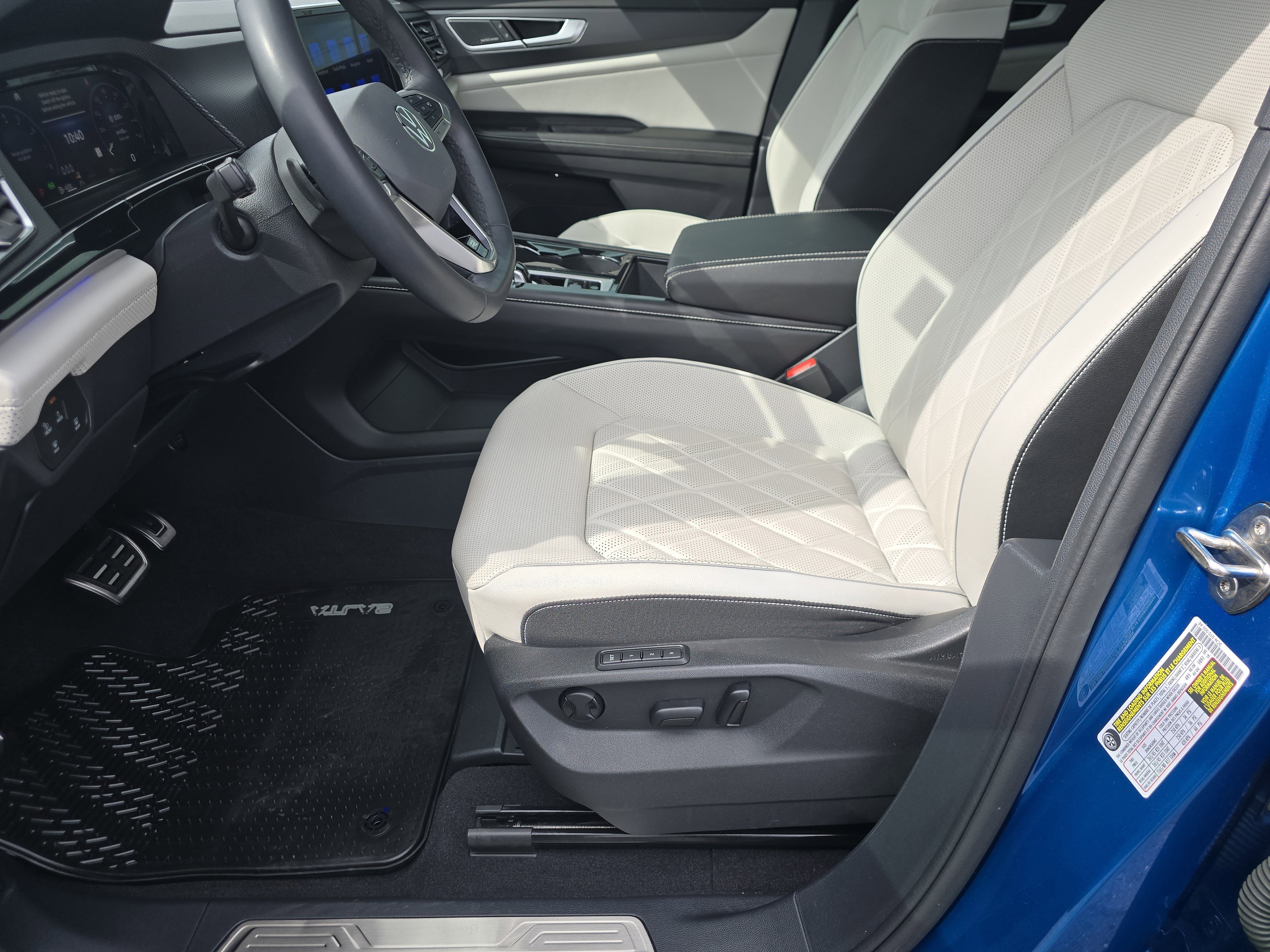 2024 Volkswagen Atlas Cross Sport SEL Premium R-Line