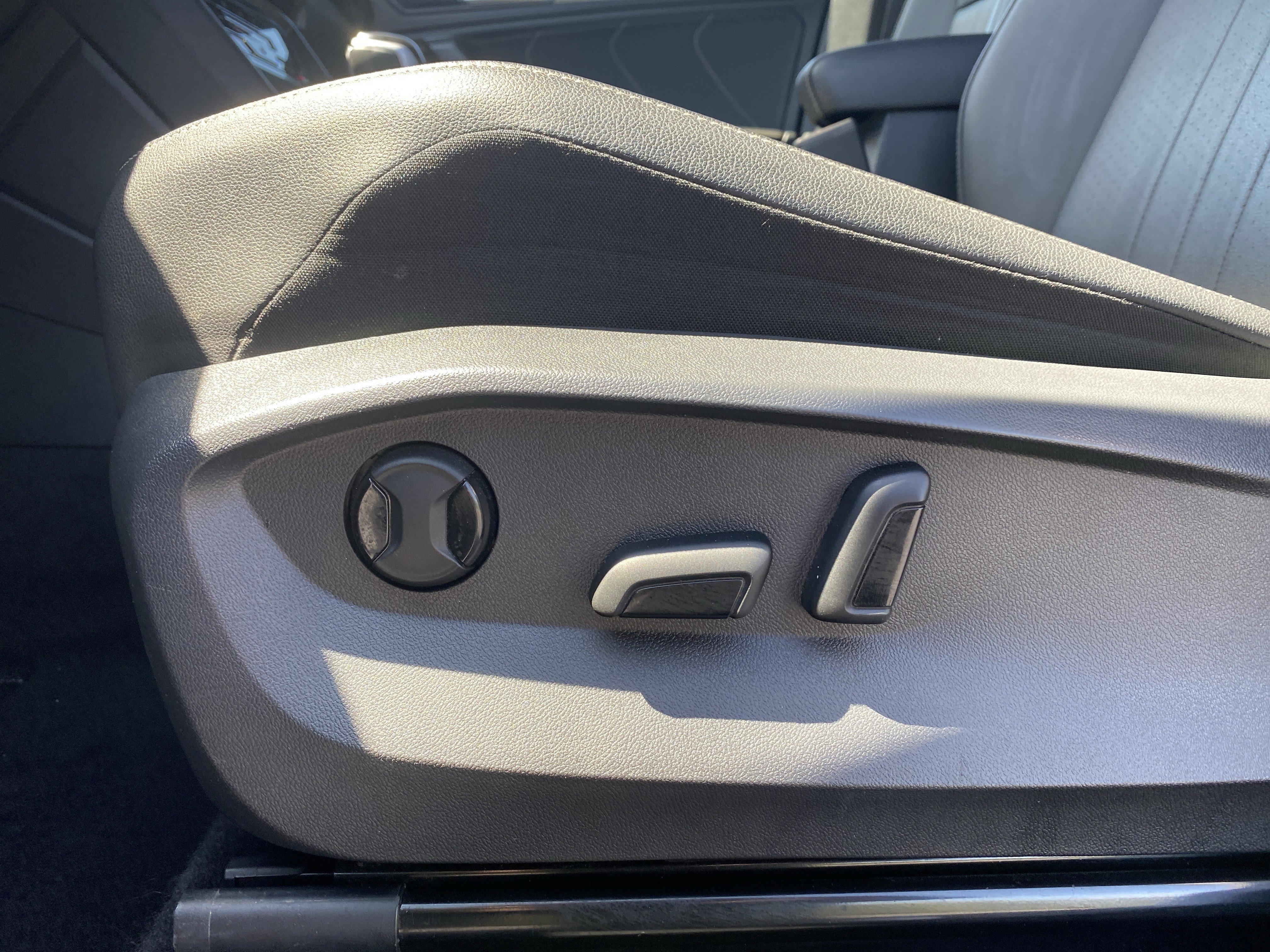 2023 Volkswagen Tiguan SE R-Line