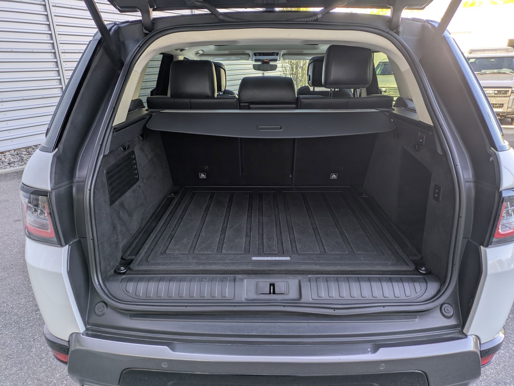 2022 Land Rover Range Rover Sport HSE Silver Edition