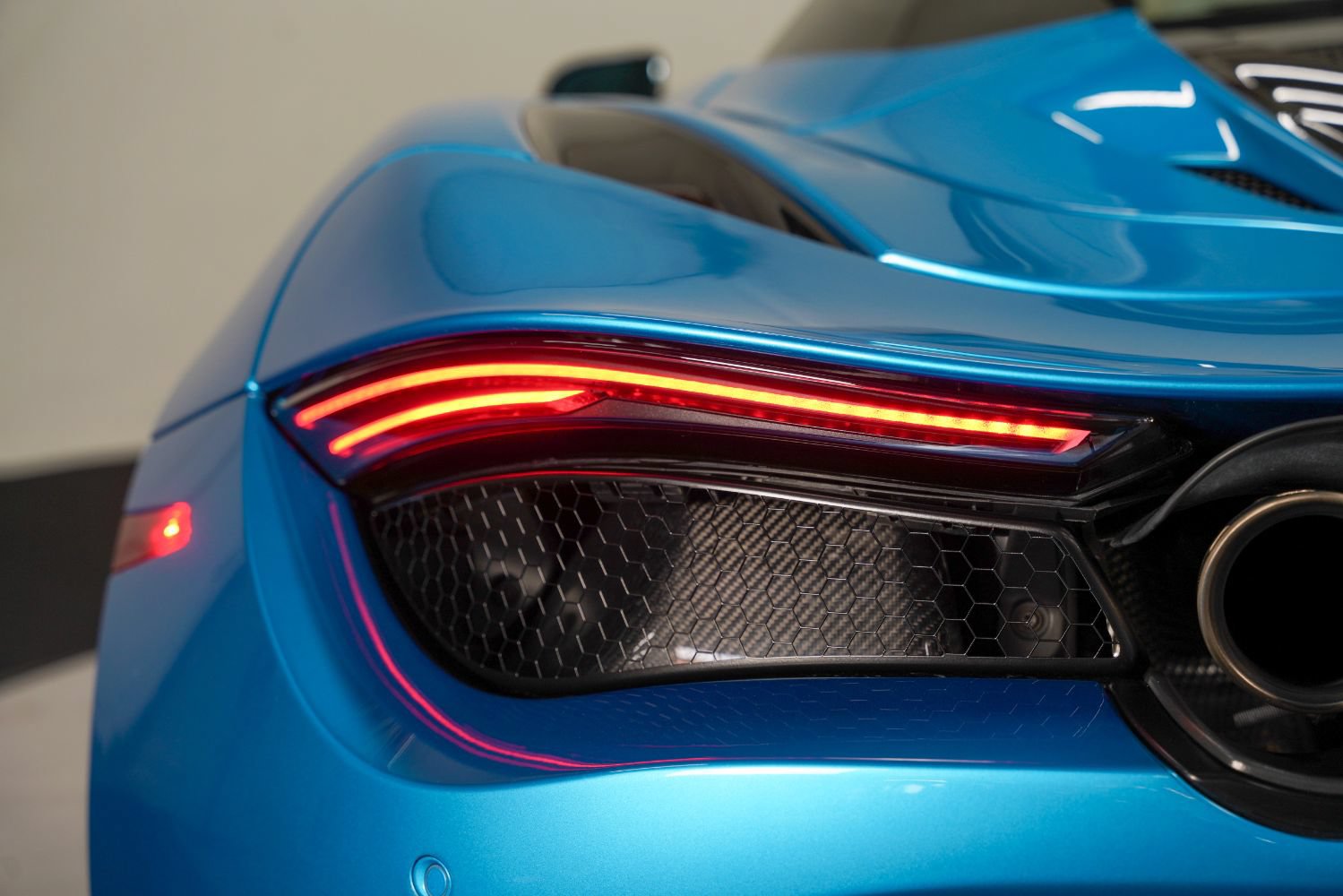 Used 2020 McLaren 720S Luxury photo 23