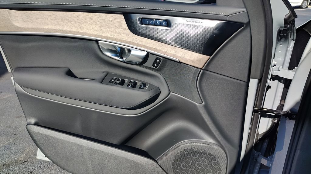 2026 Volvo Xc90 B6 Plus