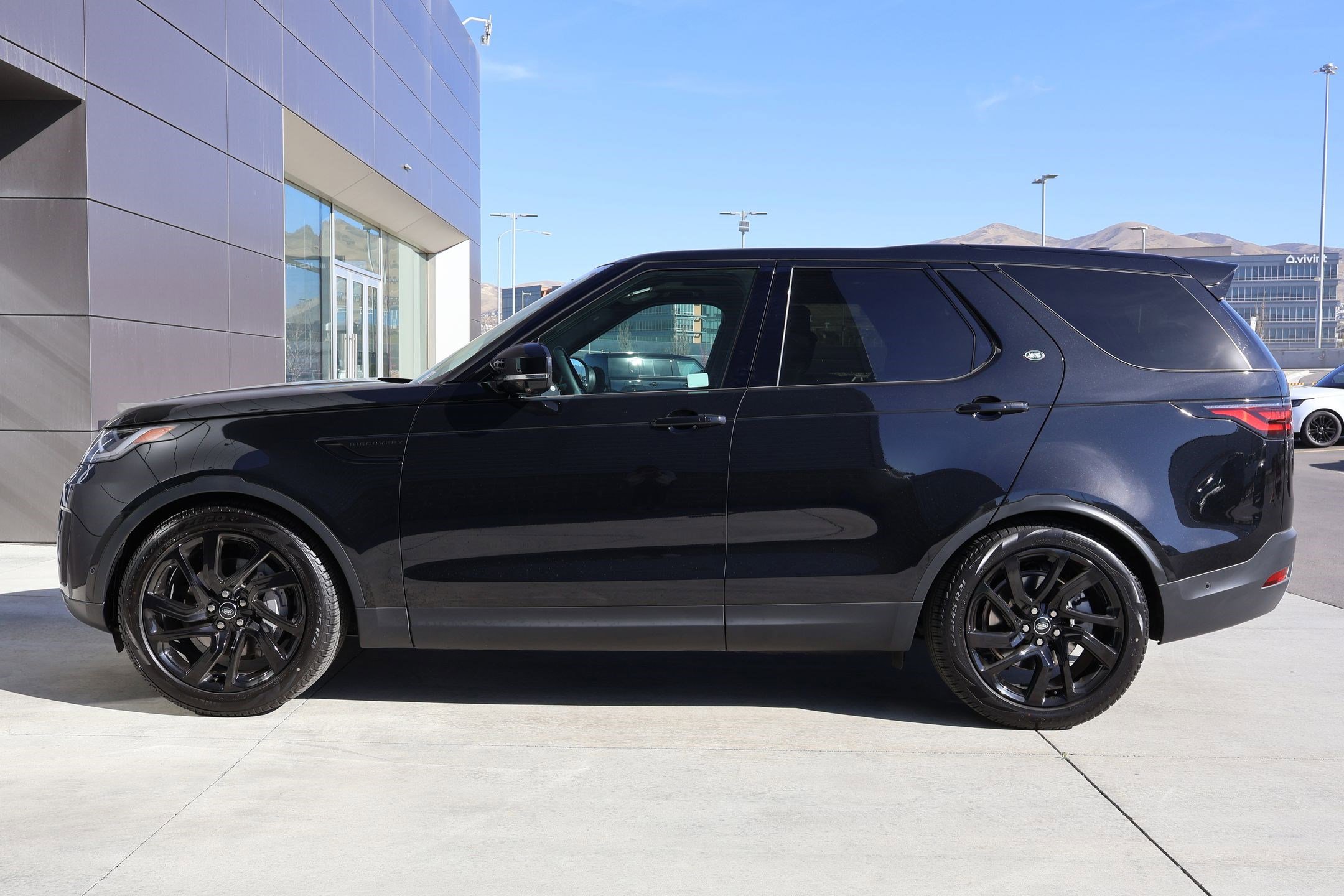 2025 Land Rover Discovery S