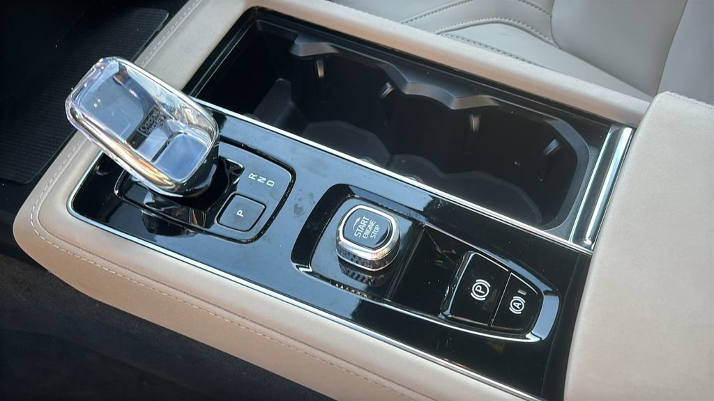 2025 Volvo Xc90 B5 Plus