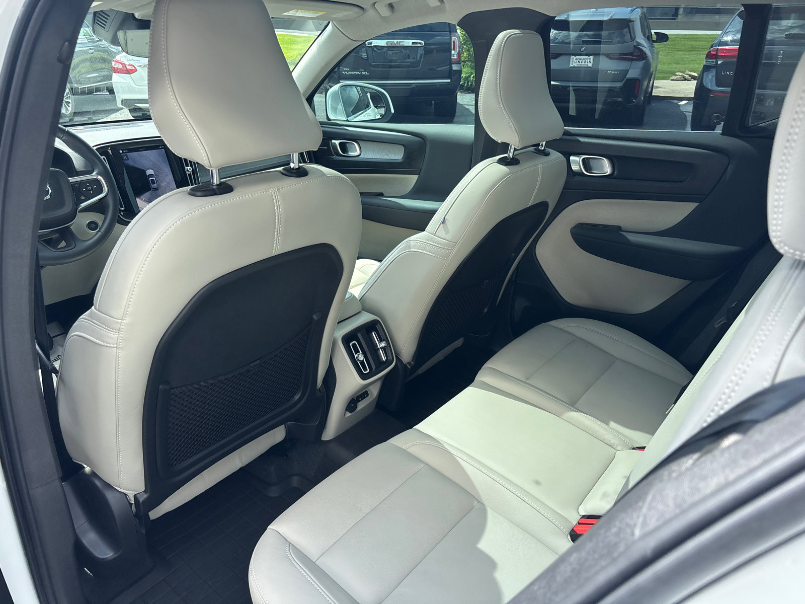 2024 Volvo Xc40 B5 Plus