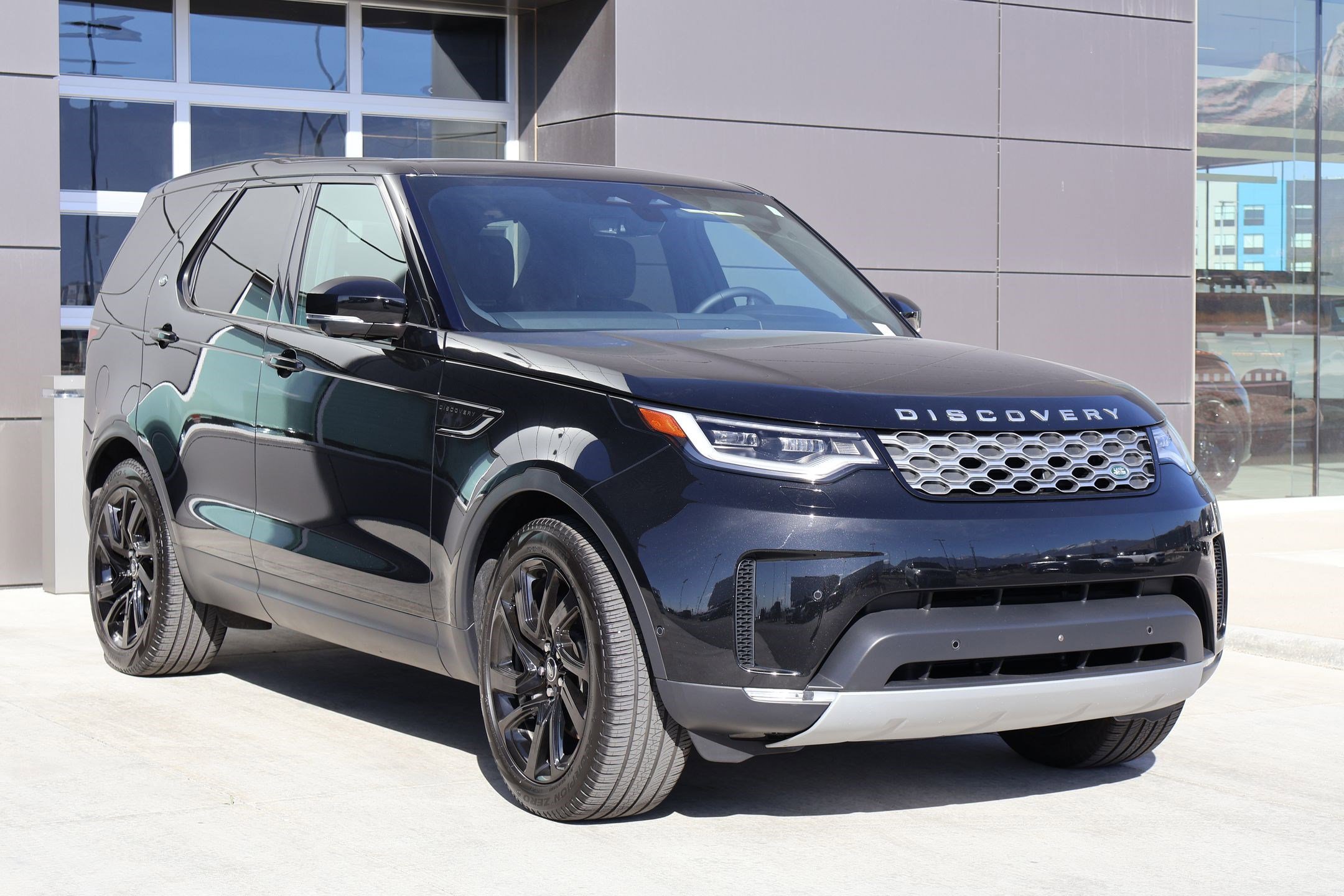 2025 Land Rover Discovery S